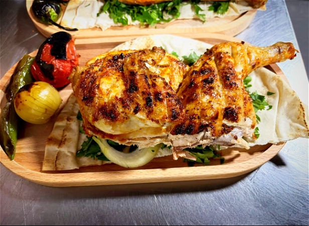  Gegrilde  halve Kip op houtskool