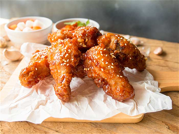 Korean style fried chicken (sweet or spicy)