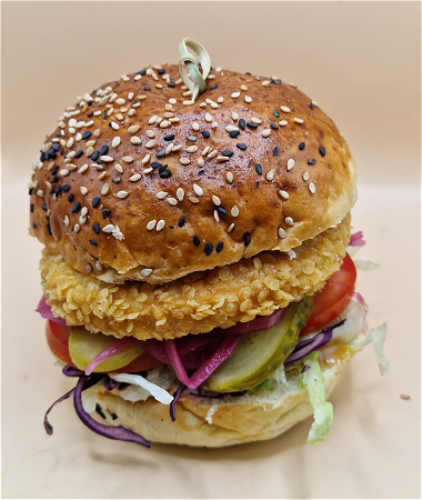 Crispy chicken burger, honingmosterd