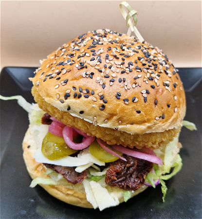 Crispy chicken burger, Italian style 