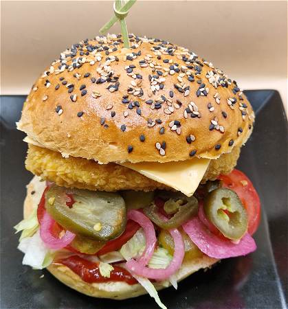 Crispy chicken burger, Mexican style 