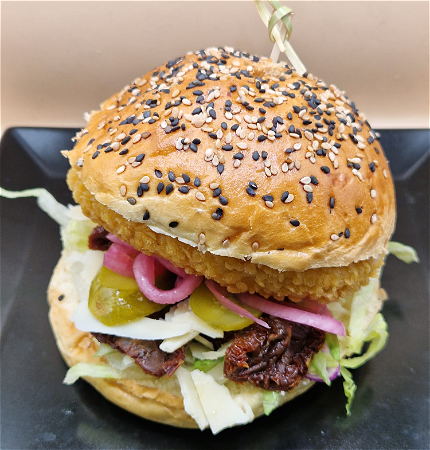 Crispy chicken burger, Italian style