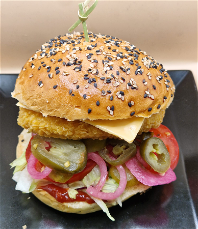 Crispy chicken burger, Mexican style