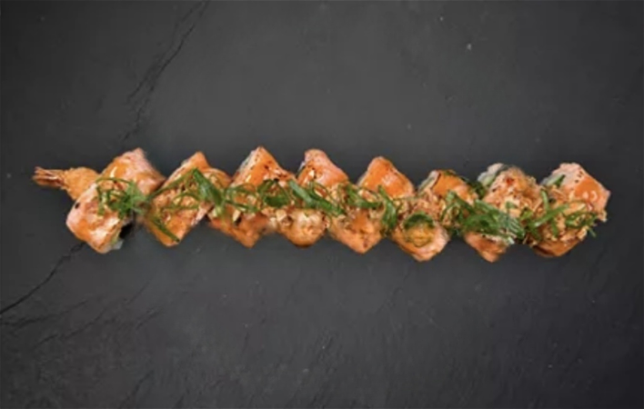 Flamed salmon ebi roll