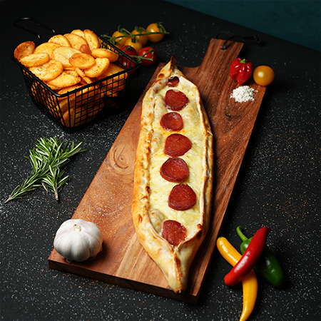 Pide Sucuk (Turkse worst) menu