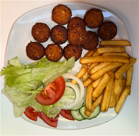 Flafel met patat en salade 