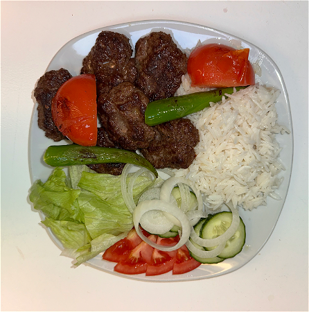 Gegrilde gehakt met Rijst en salade