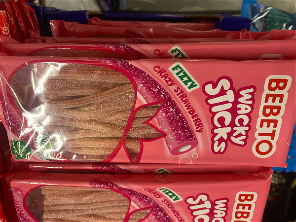 Bebeto fizzy strawberry sticks 180g