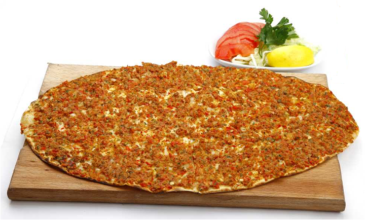 Turkse pizza met salade