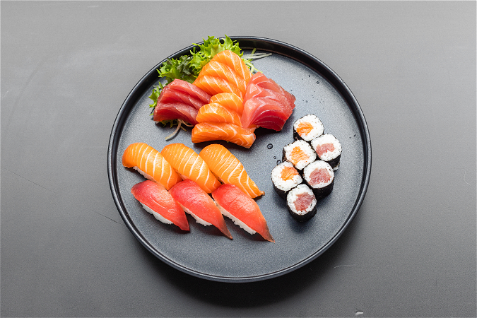 Sashimi & sushi box 24 pcs