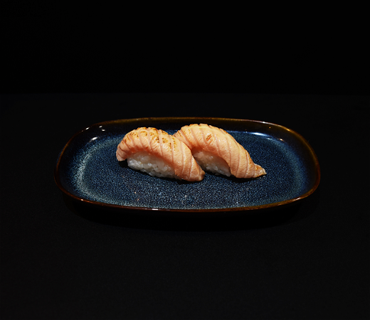 Flamed salmon nigiri 2 pcs