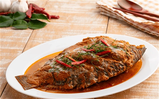 Pla Chu Chi(Red curry Whole dorade fish)