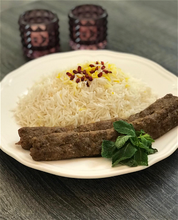 Speciaal rijst met speciaal Iranse kebab(gehakt)
