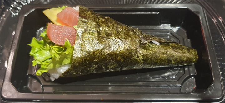 Tonijn hand roll