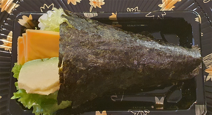 Cheddar kaas& avocado hand rol