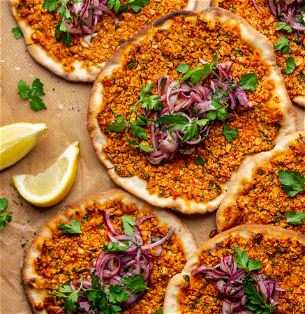 Turkse pizza met shoarma en kaas