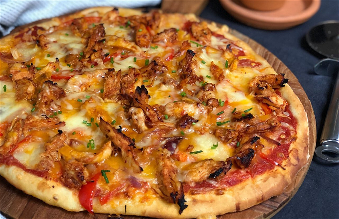 Pizza kipfilet saté