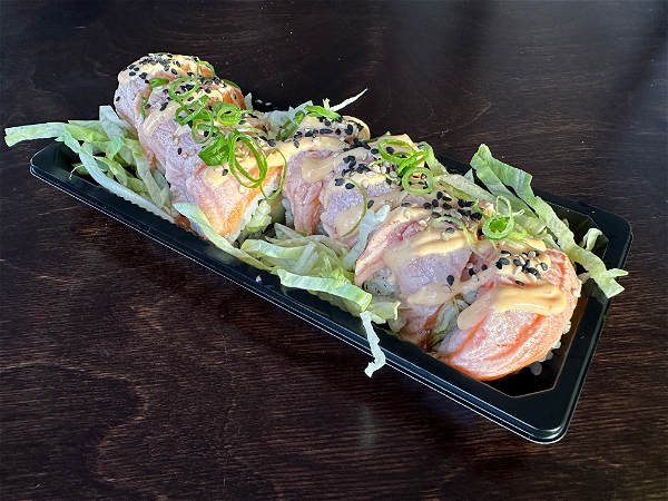 FLAMED SPICY ZALM ROLL (8ST)