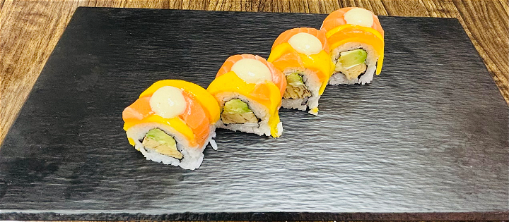 zalm mango sushi roll 4 stuks 