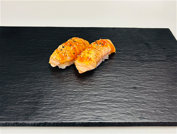 Sake nigiri geflambeerd 2 stuks