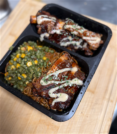 Bruine nasi of bami - BBQ Spareribs