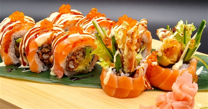 Inaku Special Spicy Salmon Softshell Crab