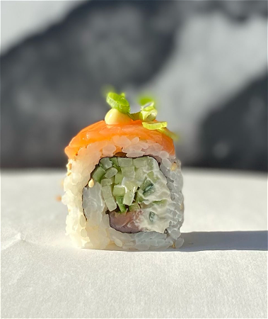 Smoked Salmon Deluxe roll