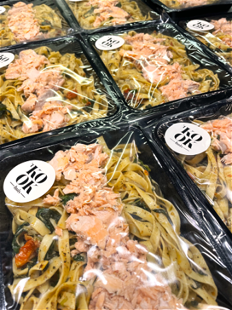 Tagliatelle met zalm en spinazie