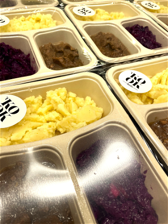 Stoofvlees met rode kool en aardappel puree