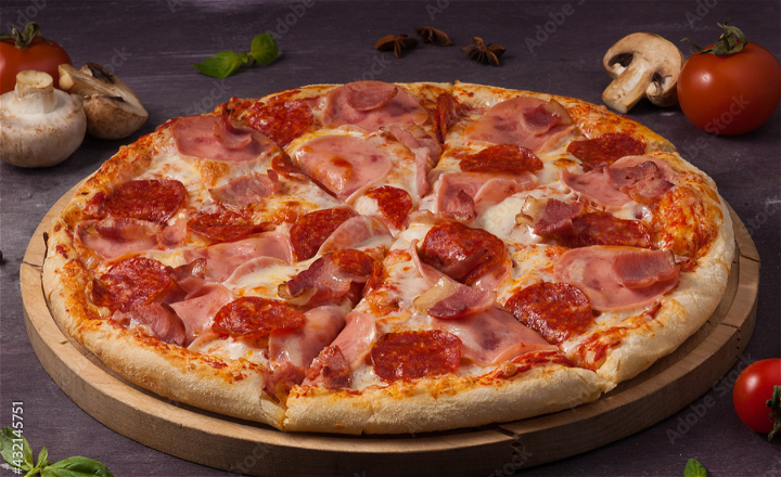pizza pepperoni met ham