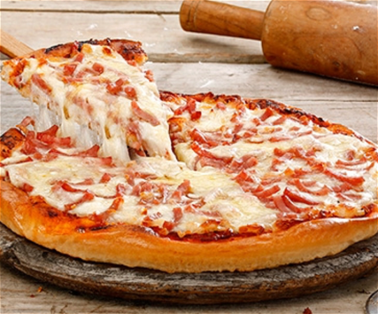 pizza caprese met ham en Pesto