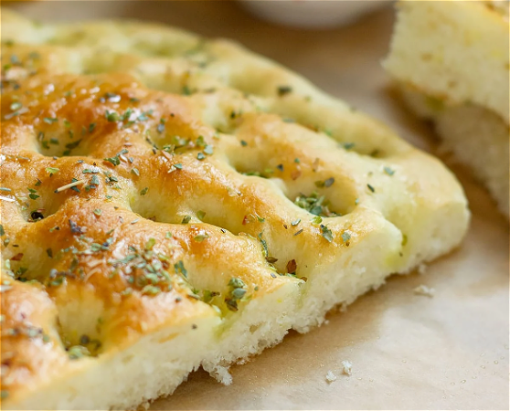 Verse foccacia met kruidenboter 