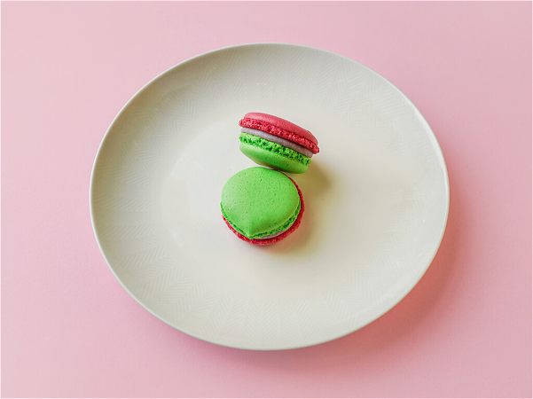 Macaron Cherry-white choco 2 stuks