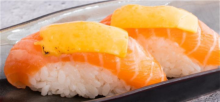 Flamed Kaas Zalm Nigiri 1ST