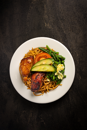 LUNCH DEAL  Met 2 stuks kip (With 2 pieces of chicken)