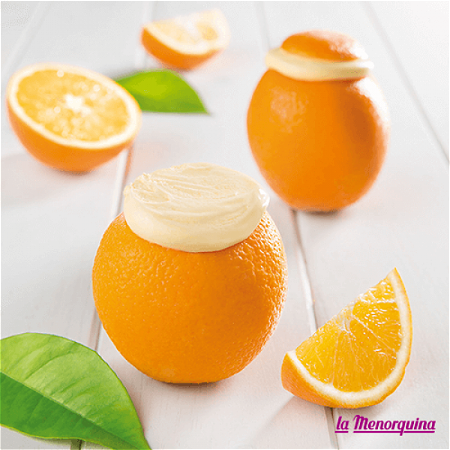 Śmietankowo pomarańczowe lody w pomarańczowej skórce