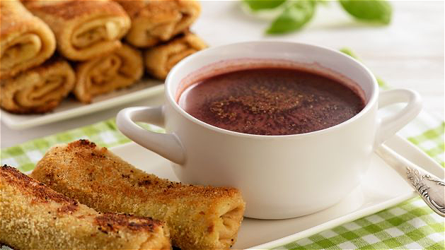 2 krokiety z kapustą grzybami z barszczem czerwonym 