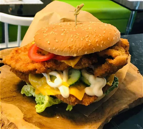 Wegetarianski Burger Drwala z serem w panierce 