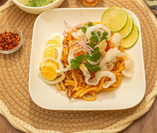 Nan Gyi Thoke (Udon Noodle Salad)