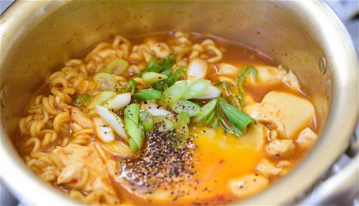 Vegetable based soup with gourmet vegashrimp ,Seaweed and Spring onion (Soup)