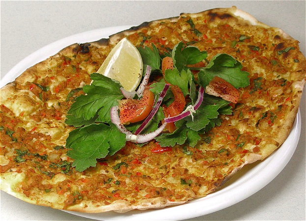 Turkse pizza met mixdöner