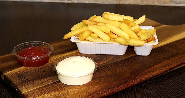 Grote friet met saus