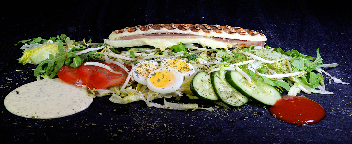 Panini sucuk en cheddar
