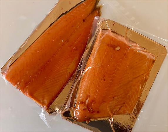 Halve zijde warm gerookte zalm