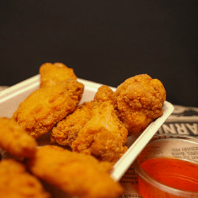 Hot wing bucket