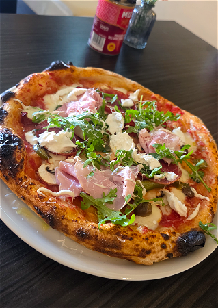 Pizza capricciosa