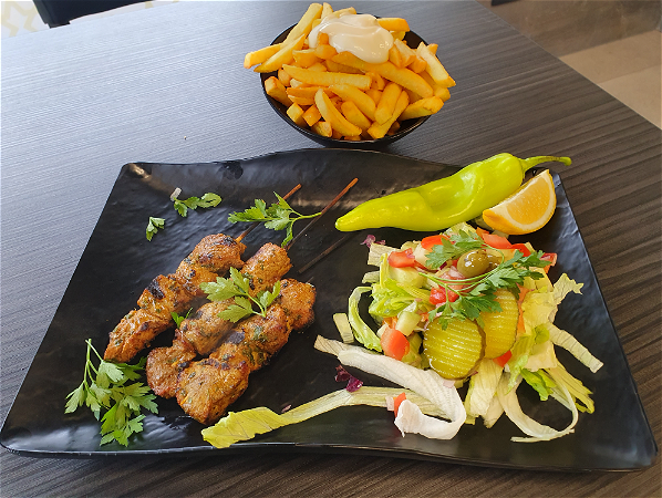 Gegrilde Pinchitos schotel