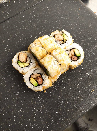 Crunchy Chicken Uramaki (8 stuks)