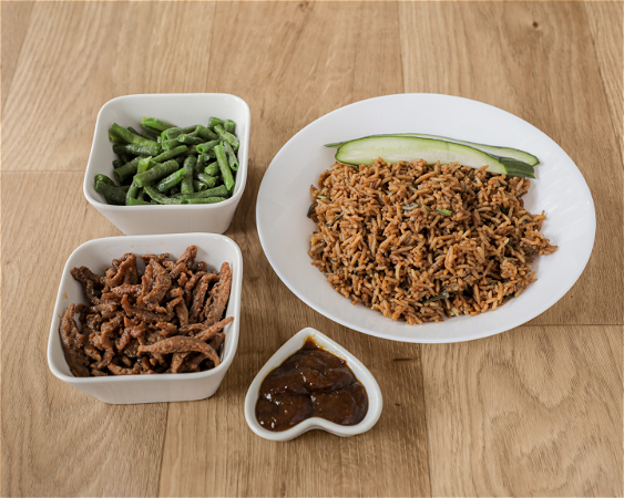 Nasi vegan kip in ketjap