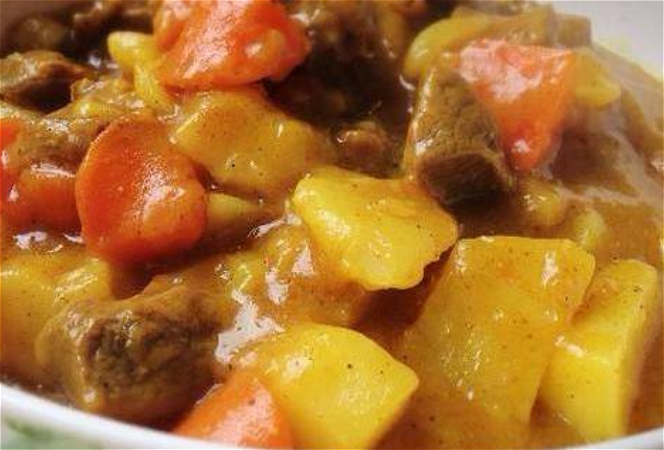 Gesneden beef met kerrie saus